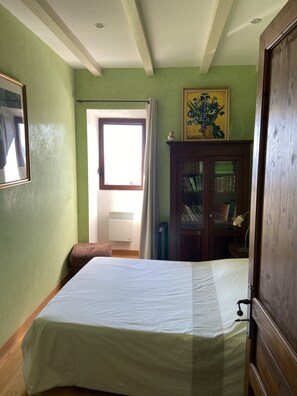 5 Schlafzimmer, Reisekinderbett, kostenloses WLAN, Bettwäsche