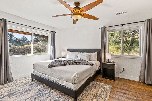 5 bedrooms, desk, iron/ironing board, travel crib