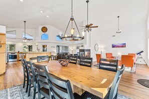 Dining - 🌅 Sunset Ranch 🌅 Views Views Views with Private Indoor Pickelball Court (Flagstaff)