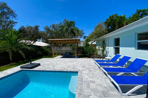 حمّام سباحة خارجي، حمّام سباحة مُدفَّأ