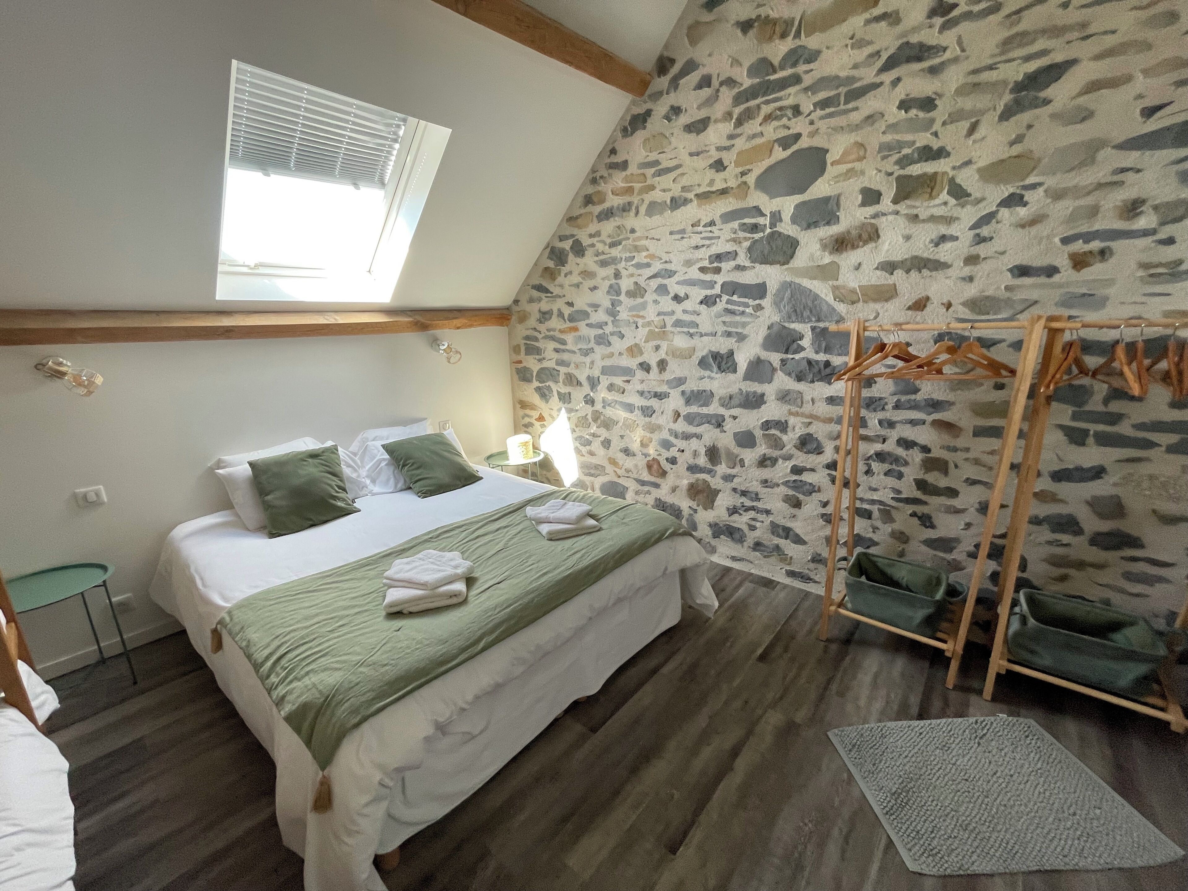 4 chambres, fer et planche à repasser, draps fournis