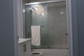 Combined shower/bathtub, hair dryer, towels, soap