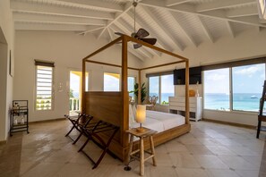 7 chambres, coffre-fort, bureau, fer et planche à repasser