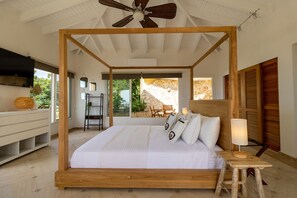 7 Schlafzimmer, Zimmersafe, Schreibtisch, Bügeleisen/Bügelbrett