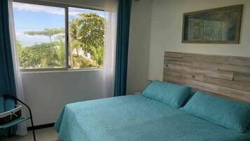 2 bedrooms, travel crib, WiFi (free), bed sheets