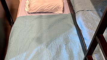 2 bedrooms, travel crib, free WiFi, bed sheets