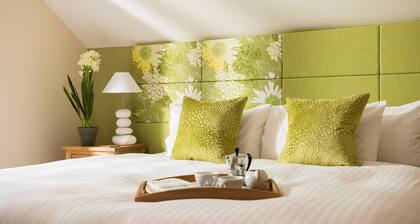 PointBreak Sleeps 12 & hot tub-Great for large groups!