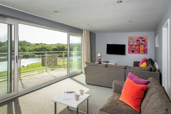 Flat-screen TV - PointBreak Sleeps 12 & hot tub-Great for large groups! (Winnard's Perch)