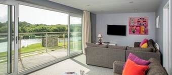 PointBreak Sleeps 12 & hot tub-Great for large groups!