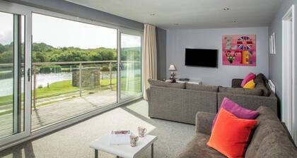 PointBreak Sleeps 12 & hot tub-Great for large groups!