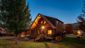 Unclassified image, 5 of 38, button - 3bedroom 2bath cabin.Easy in winter, no steep hills.15 min to Gatlinburg strip.  (Gatlinburg)