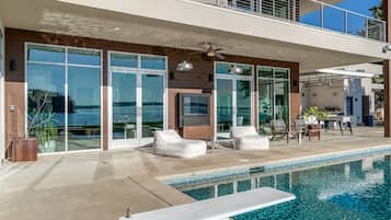 Outdoor pool, a heated pool