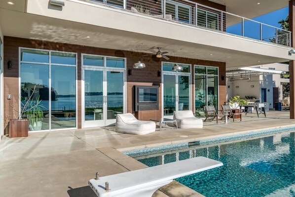 Outdoor pool, a heated pool