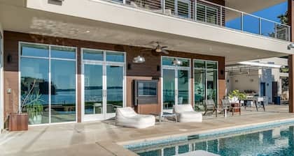 Lake Norman Lakefront - Pickleball, Hot Tub, Pool