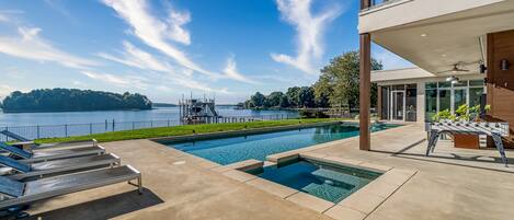 Piscina a l'aire lliure i piscina climatitzada