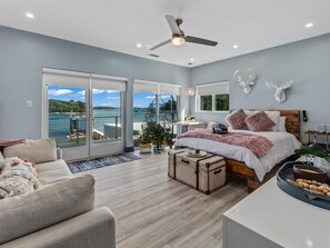 4 bedrooms, in-room safe, desk, iron/ironing board