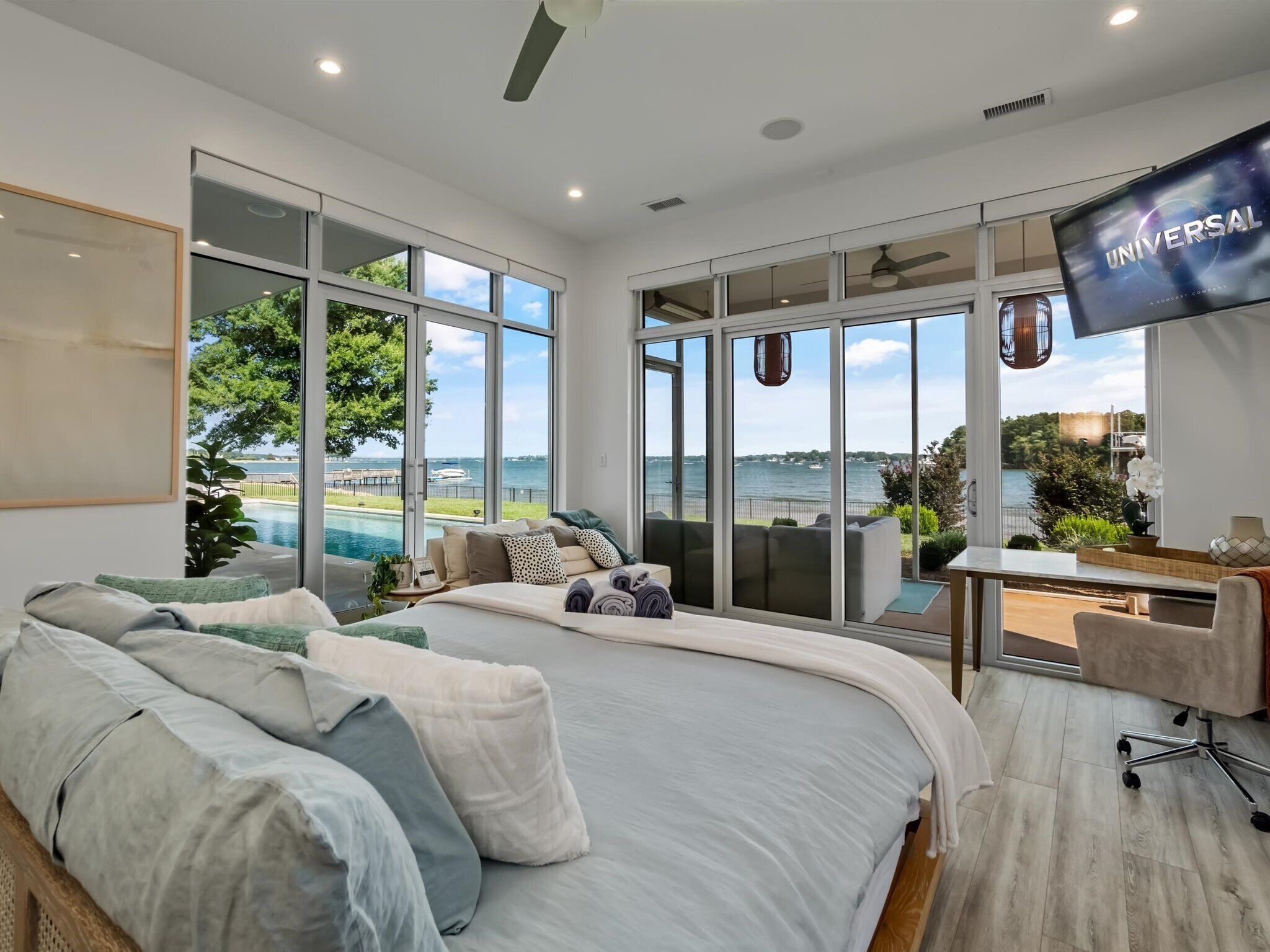 4 bedrooms, in-room safe, desk, iron/ironing board