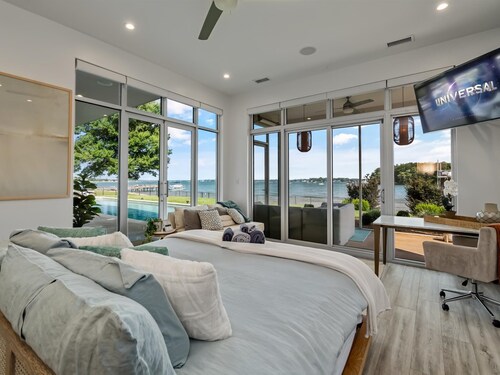 Lake Norman Lakefront - Pickleball, Hot Tub, Pool