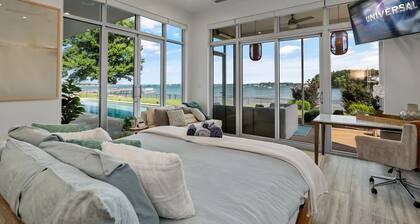 Lake Norman Lakefront - Pickleball, Hot Tub, Pool