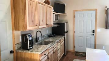 Refrigerador, microondas, horno y cafetera y tetera