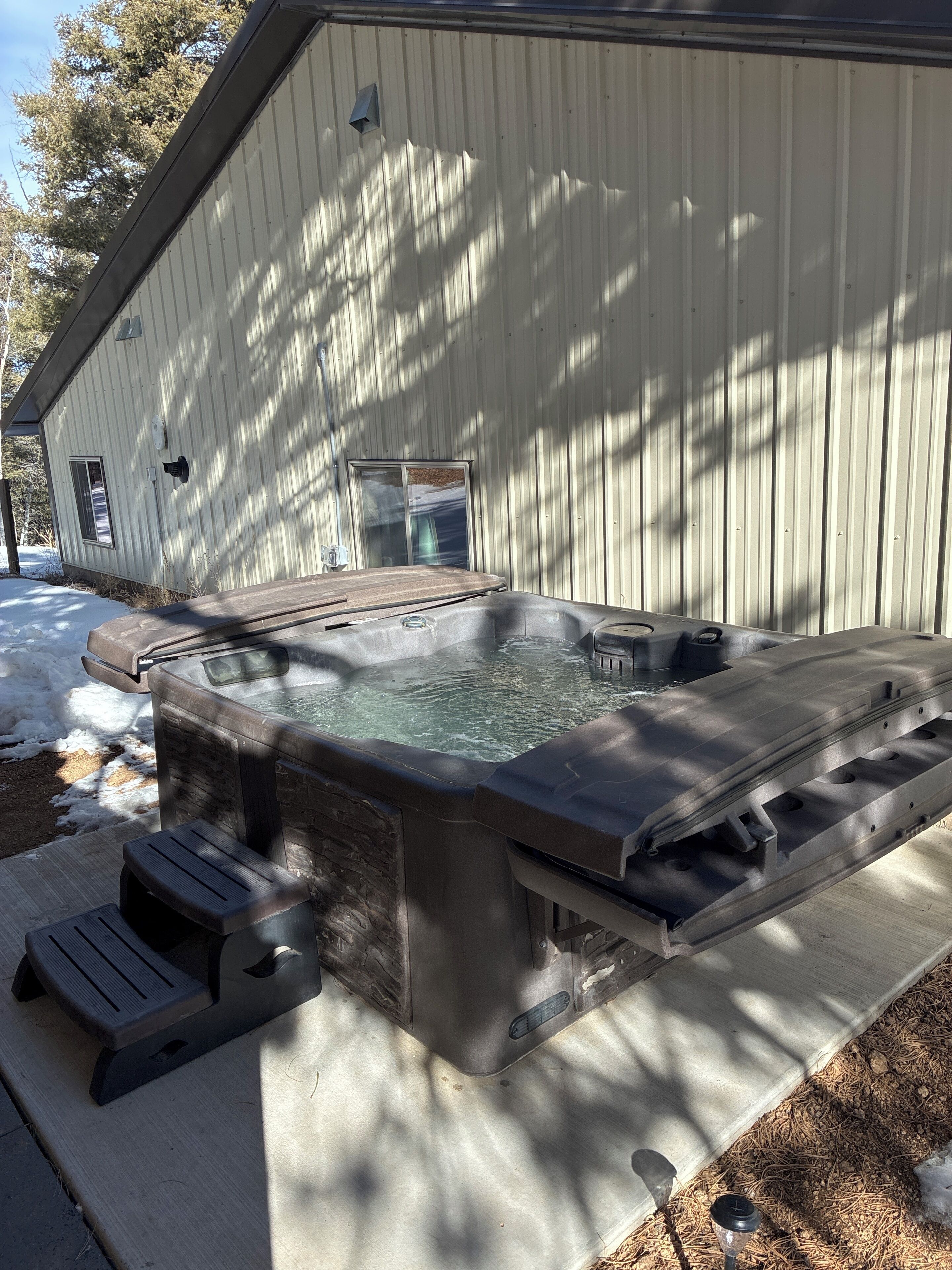 Outdoor spa tub