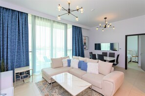 Appartamento Comfort (1 Bedroom) | Area soggiorno | TV al plasma 0 cm con canali satellitari, TV