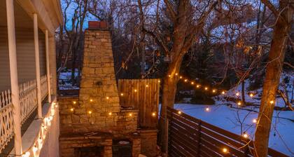 Hidden gem in Millcreek With Patio & Outdoor Fireplace Near Resorts