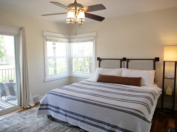 2 bedrooms, desk, blackout curtains, travel cot