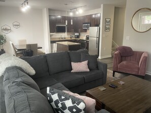 Living area - Cozy 2 Primary Bedroom Townhome in Quiet Nature-Scape (The Colony)