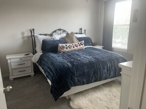 Room - Cozy 2 Primary Bedroom Townhome in Quiet Nature-Scape (The Colony)