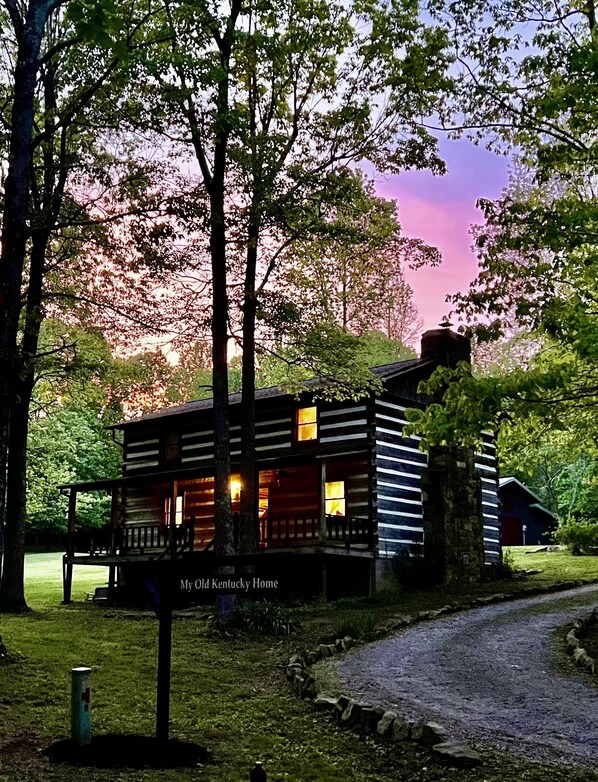 Exterior - My Old Kentucky Home! Restful Log cabin retreat.. (Madisonville)