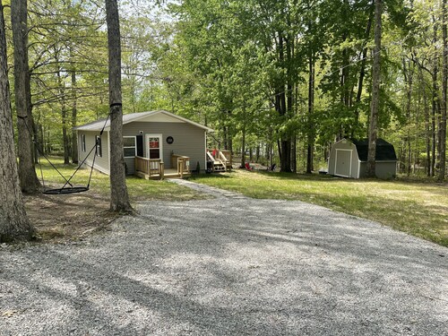 Lake Cottage minutes away from downtown Sparta