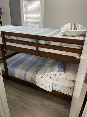 2 chambres, bureau, fer et planche à repasser, Wi-Fi gratuit