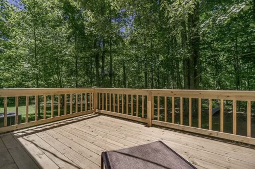 Lake Cottage minutes away from downtown Sparta