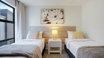 House | 2 bedrooms, desk, laptop workspace, iron/ironing board