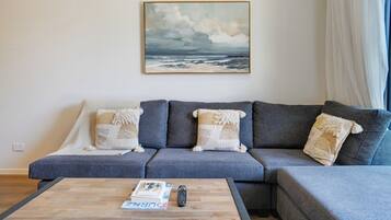 House | Living area | 42-inch LED TV with digital channels, TV, Netflix