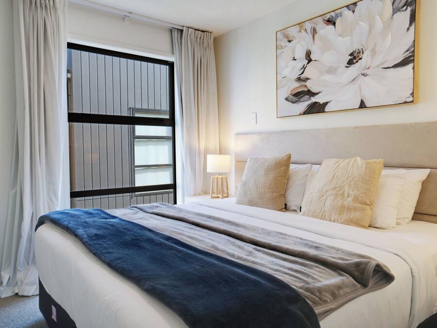 Hus | 2 sovrum, skrivbord, arbetsyta för laptop och strykjärn/strykbräda