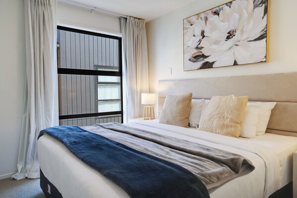 House | 2 bedrooms, desk, laptop workspace, iron/ironing board - Brand New House by Botany - Parking (Auckland)