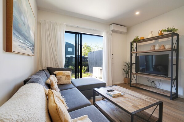 House | Living area | 42-inch LED TV with digital channels, TV, Netflix