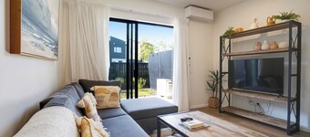 Brand New House by Botany - Parking