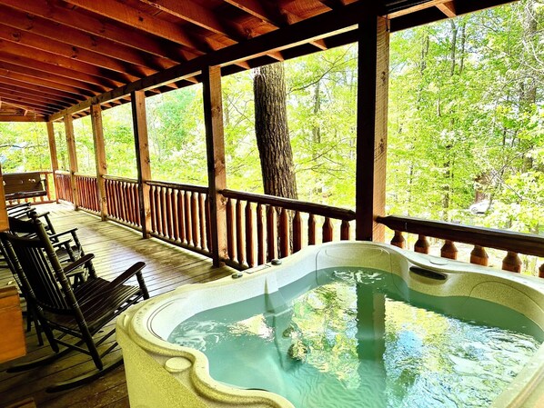 Tina de hidromasaje al aire libre