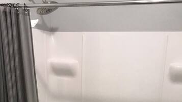 Vòi sen/bồn tắm kết hợp, máy sấy tóc, khăn tắm