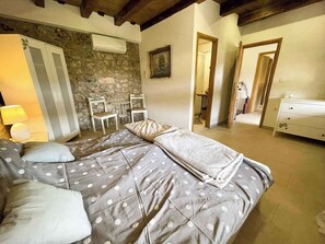 2 makuuhuonetta, silitysrauta/-lauta, internet