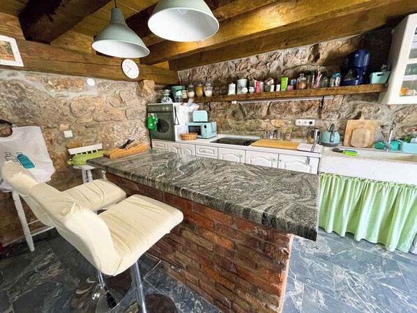 冰箱、微波炉、烤箱、炉灶