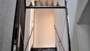 A narrow staircase with a metal handrail and a decorative balustrade. - Holiday apartment for exclusive use with auxiliary heating (Lurago D'erba)