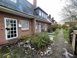 Exterior - Holiday home with terrace facing south (Sylt)