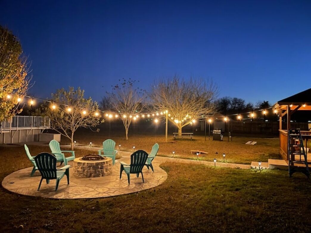 Entire home with pool/hot tub close to river