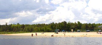 Close location to ski resorts! Great summer rental Quick walk to the pool ,beach