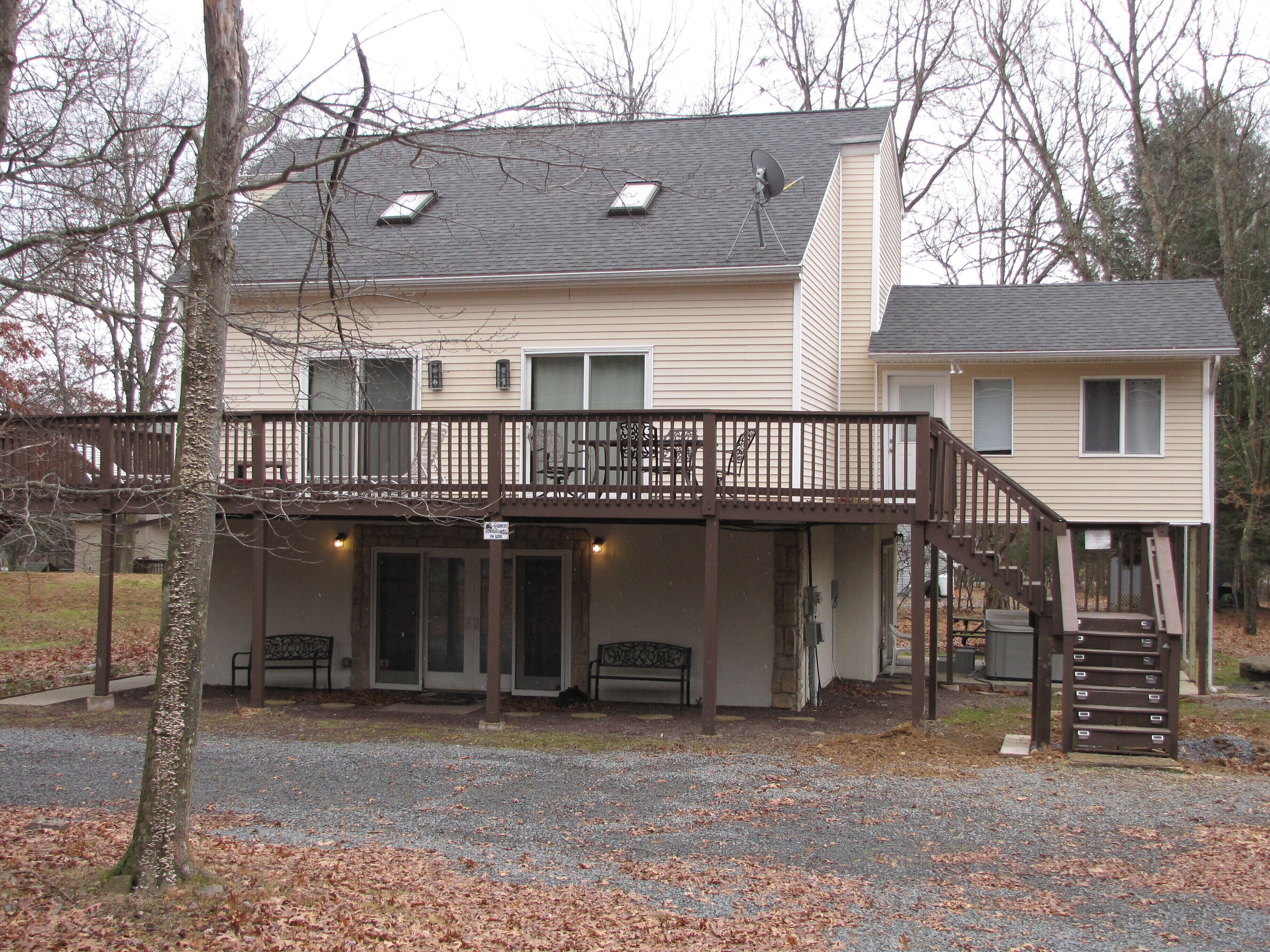 Beautiful spacious home quick walk to lake beach pool playground clubhouse 