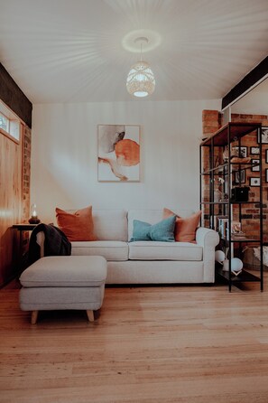 مدفأة، كُتُب، ستيريو، طابعة